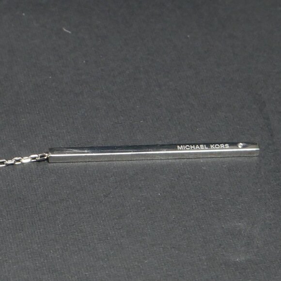 Michael Kors Necklace Loop and Baguette Crystal - Picture 4 of 9